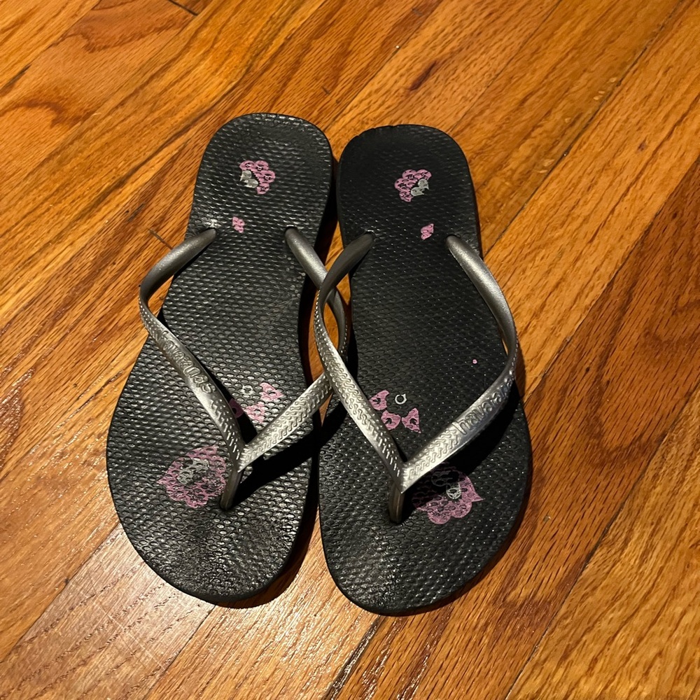 Havaianas Black and Silver Flip Flops